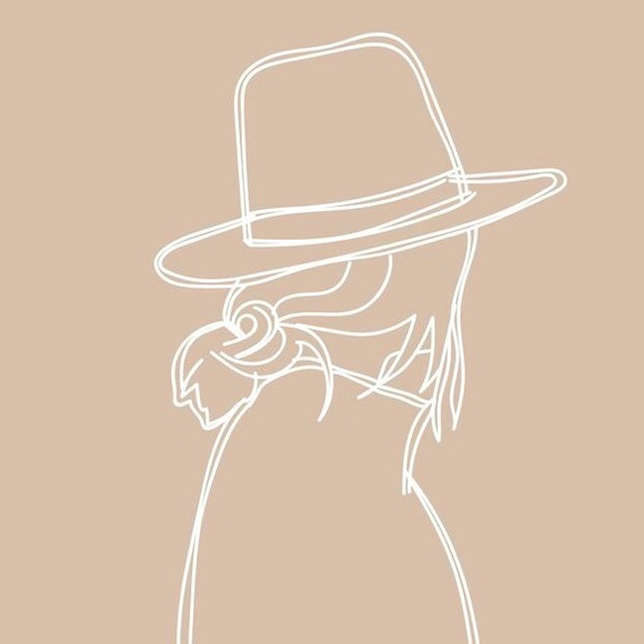 Meet your Posher, Holly - Picture 1 of 1